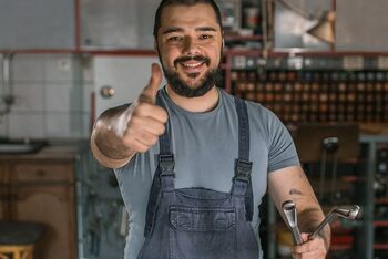 Metallhelfer/in oder Allroundhandwerker/in in VZ (m/w/d)