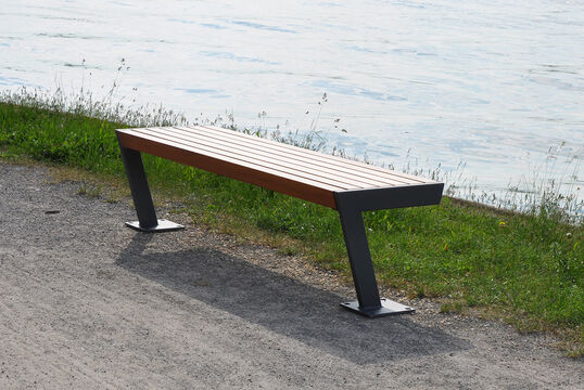 {f:if(condition: '', then: '', else: '{f:if(condition:\'\', then:\'\', else: \'Bench with timber seat base Bench Henne with timber seat base\')}')}