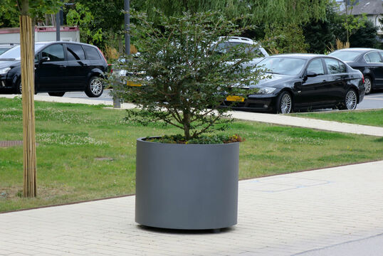 Bertrange, Luxemburg - Planter Bari round