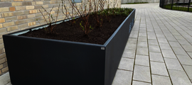 Ventilation shaft cover with plant cover and drainage