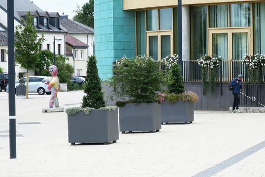 Bertrange, Luxemburg - Planter Bari round