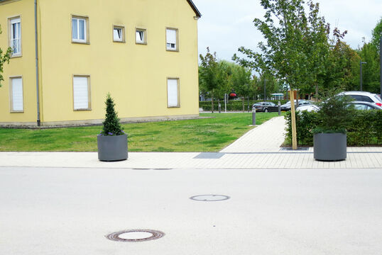 Bertrange, Luxemburg - Planter Bari round