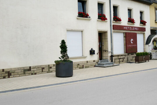 Bertrange, Luxemburg - Planter Bari round