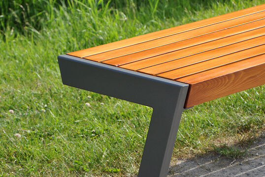 {f:if(condition: '', then: '', else: '{f:if(condition:\'\', then:\'\', else: \'Bench with timber seat base Bench Henne with timber seat base\')}')}