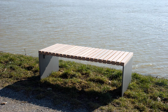 {f:if(condition: '', then: '', else: '{f:if(condition:\'\', then:\'\', else: \'Bench with timber seat base Bench Düsseldorf with timber seat base\')}')}