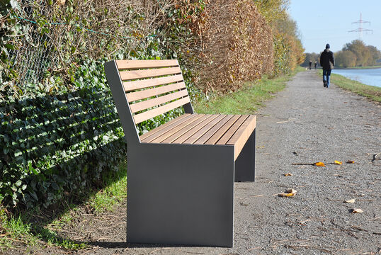 {f:if(condition: '', then: '', else: '{f:if(condition:\'\', then:\'\', else: \'Seat with timber seat base Seat Göteborg with timber seat base\')}')}