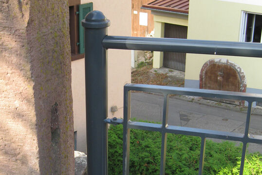 Neidenstein, retaining wall at the church moat