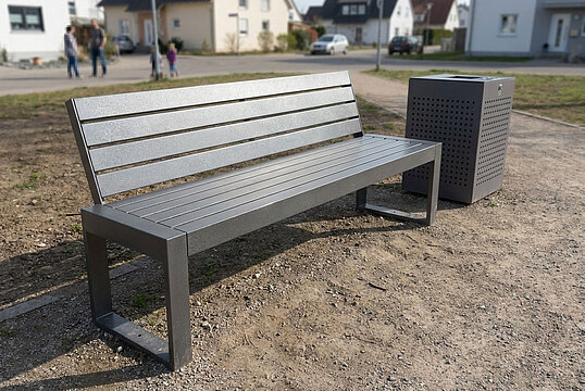 Sitzbank Cubo ST mit Stahlauflage