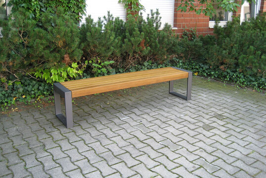 {f:if(condition: '', then: '', else: '{f:if(condition:\'\', then:\'\', else: \'Bench with timber seat base Bench Cubo with timber seat base\')}')}