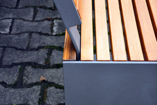 Sitzbank mit Holzauflage Sitzbank mit Holzauflage Kalmar