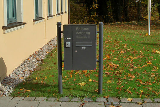 Rathaus Ismaning - Abfallbehälter Serie 600