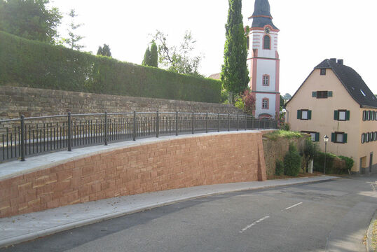 Neidenstein, retaining wall at the church moat