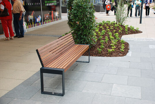 Seat with timber seat base Seat Scape III with timber seat base