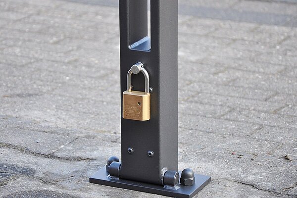 Folding bollard Scape