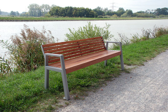 {f:if(condition: '', then: '', else: '{f:if(condition:\'\', then:\'\', else: \'Seat with timber seat base Seat Offenburg with timber seat base\')}')}