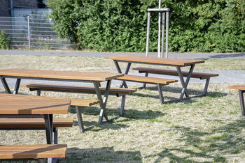 Ensemble table et bancs Maneva