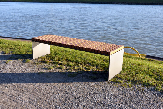 {f:if(condition: '', then: '', else: '{f:if(condition:\'\', then:\'\', else: \'Bench with timber seat base Bench Düsseldorf with timber seat base\')}')}
