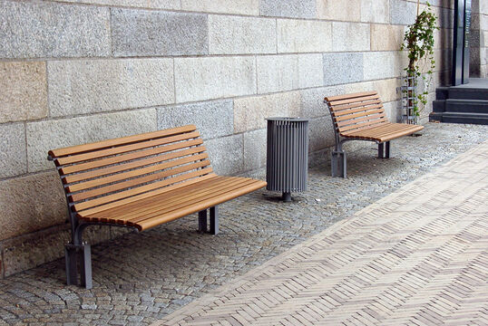 Sitzbank mit Holzauflage Sitzbank mit Holzauflage Bremen