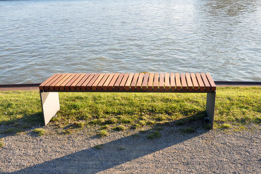 {f:if(condition: '', then: '', else: '{f:if(condition:\'\', then:\'\', else: \'Bench with timber seat base Bench Düsseldorf with timber seat base\')}')}