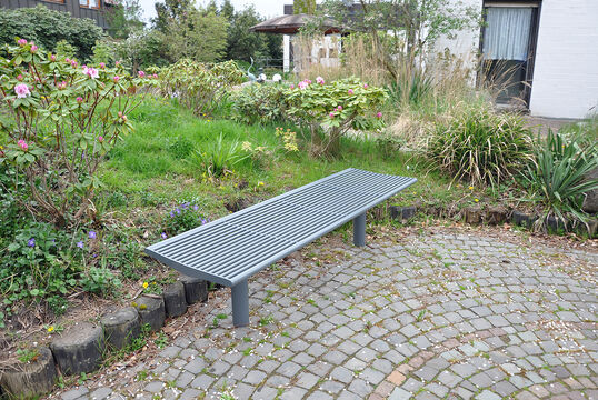 Bench with steel seat base Bench with steel seat base Römö