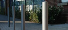 Breakaway bollards