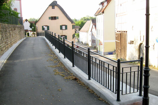 Neidenstein, retaining wall at the church moat