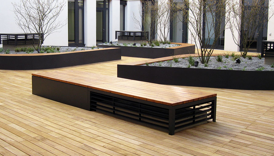 Ventilation bonnets with louvre grilles and individual sizes